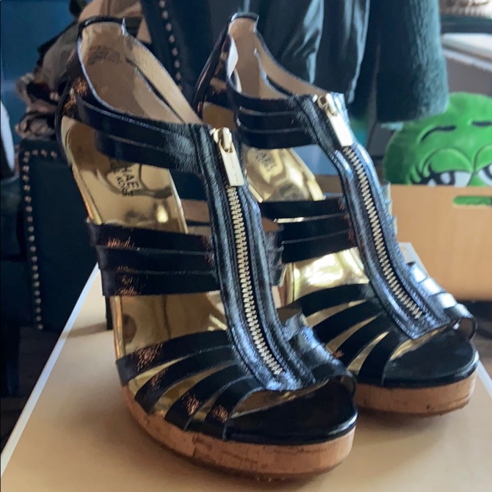 MICHAEL Michael Kors Robertson T Strap Size 10